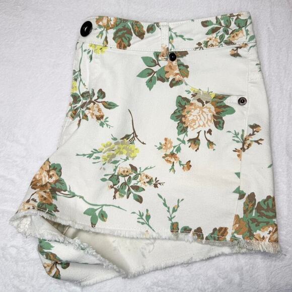 Brandy Melville Pants - White floral shorts size l